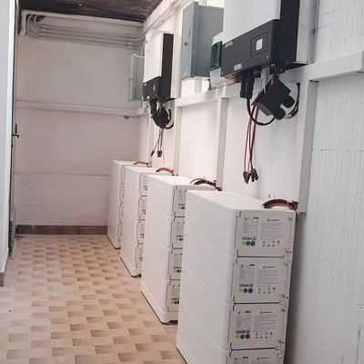 12.8kwh 25,6kwh Μπαταρία λιθίου για σύστημα αποθήκευσης ηλιακής ενέργειας κλάση προστασίας IP55